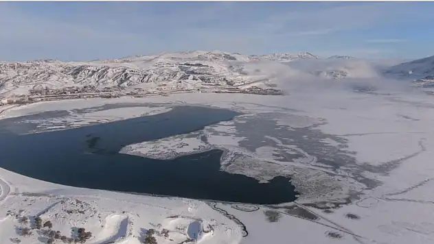 Sıhke Göleti'nin yüzeyi dondu