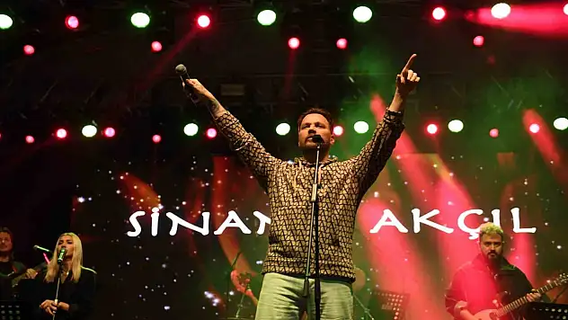 Sinan Akçıl Van'da sahneye çıkıyor