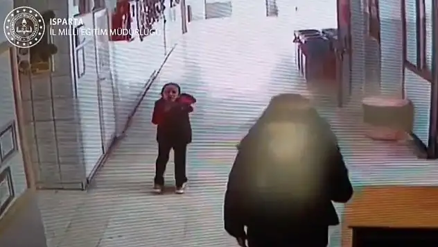 Sınıfta ölümle burun buruna gelen öğrenciye öğretmeni can oldu