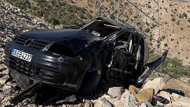Şırnak'ta kamyonet şarampole devrildi