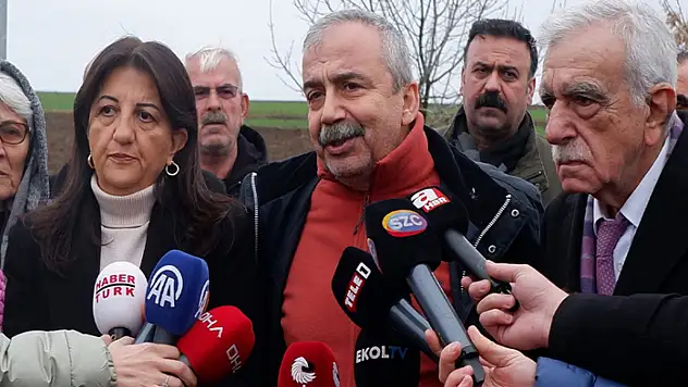 Sırrı Süreyya Önder, kalp rahatsızlığı nedeniyle hastaneye kaldırıldı