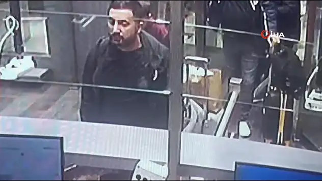 Soygun firarisi Erdal Timurtaş ve eşinin yurt dışına kaçış görüntüleri ortaya çıktı