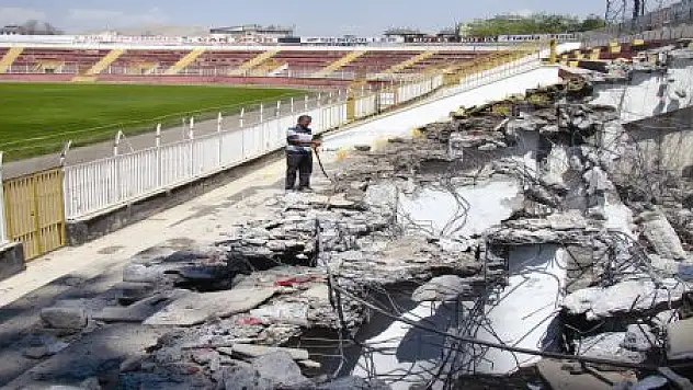 VAN ATATÜRK ŞEHİR STADYUMU YIKILIYOR