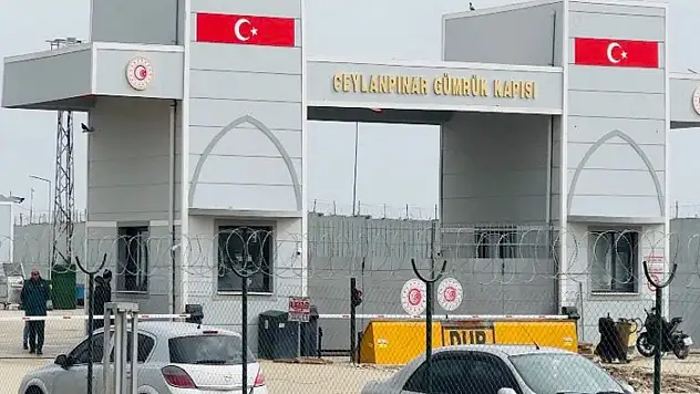 STK temsilcileri kapatılacak gümrük kapıları için sınırda toplandı