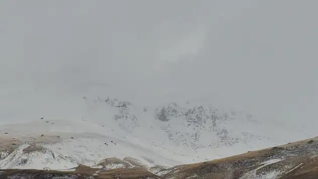 Süphan Dağı beyaza büründü