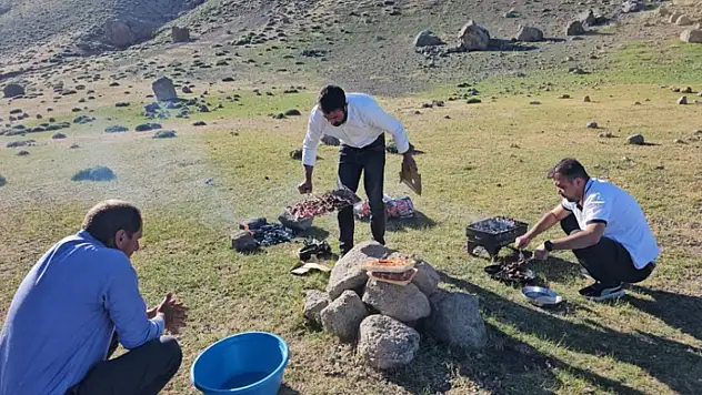Süphan Dağı piknikçilerin yeni gözdesi oldu