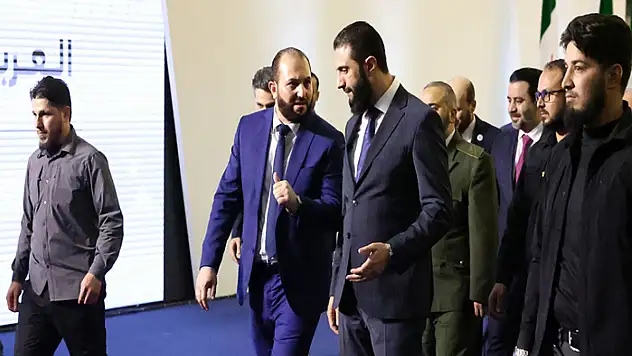 Suriye'de geçiş hükümetinin bakanları açıklandı