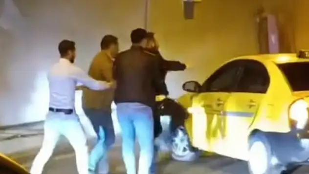 Sürücüler arasında 'yol verme' kavgası: 2 yaralı