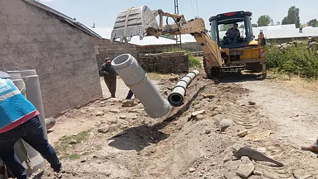 Taşlıçay Mahallesi'nde su tahliyesi çalışmaları başladı