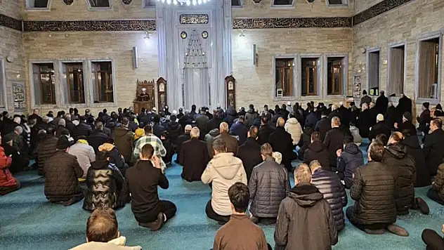 Tatvan'da Berat Kandili programı düzenledi