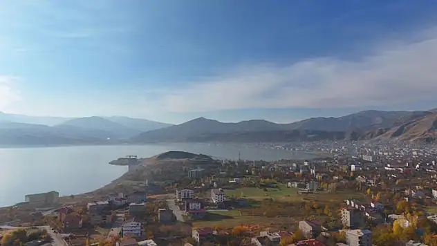 Tatvan'da sonbaharın büyüleyici renkleri görüntülendi