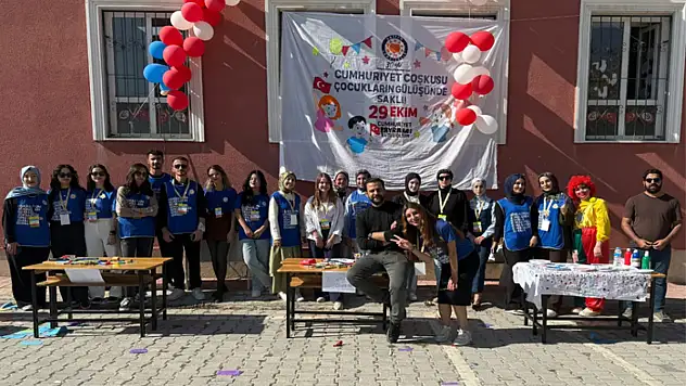 TEGV Gönüllüleri ve öğrencilerden anlamlı kutlama...