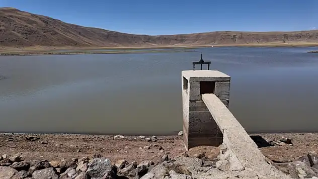 Tehlike arz eden baraj köylüleri tedirgin ediyor