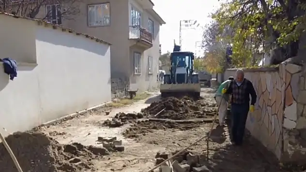 Tekevler Mahallesinde parke taşı döşeme çalışması