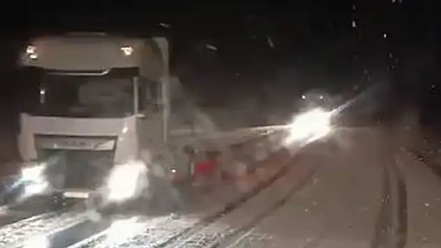 Tendürek Geçidi'nde ulaşıma kar engeli