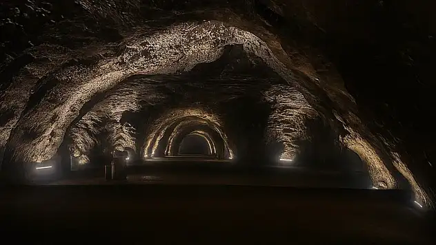 Termometreler 40 dereceyi aştı: Vatandaşlar, serinlemek için yerin 150 metre altına iniyor