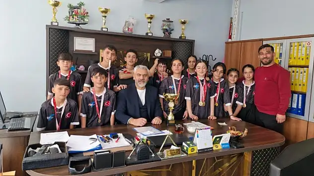 TESKOMB Süphan Ortaokulu'ndan korfbolda şampiyonluk gururu