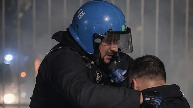 Torino'daki protestoda polisle göstericiler çatıştı