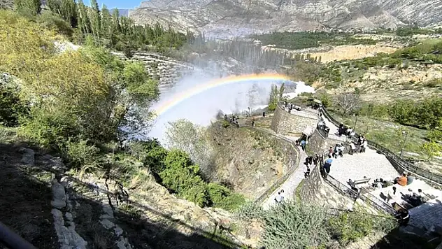 Tortum şelalesi coştu