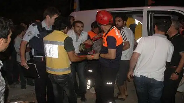 Trafik kazası 1  ölü, 5  yaralı