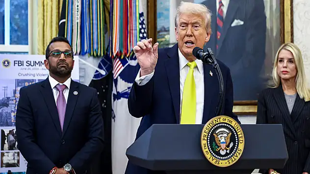 Trump, CIA'ye Venezuela'da operasyon yetkisi verdiğini doğruladı