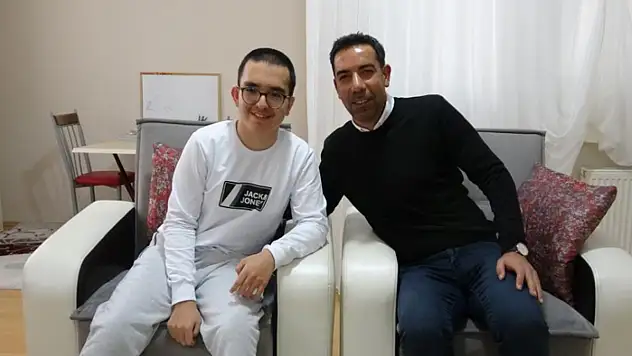 Tunceli'de 10 yıldır evde eğitimle hayata bağlanan Beran'ın azmi ilham veriyor