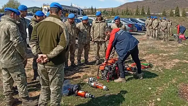 Tunceli'de komando personeline arama kurtarma eğitimi