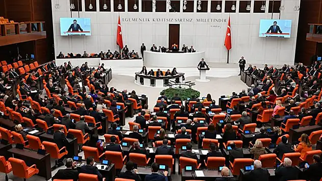 Türk bayrağına yapılan saldırıya kınama