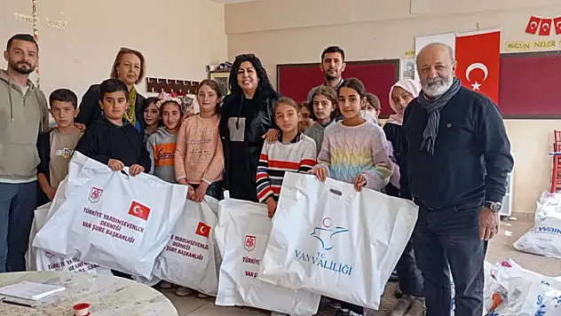 Türkiye Yardım Sevenler Derneği'nden öğrencilere kışlık giyim yardımı