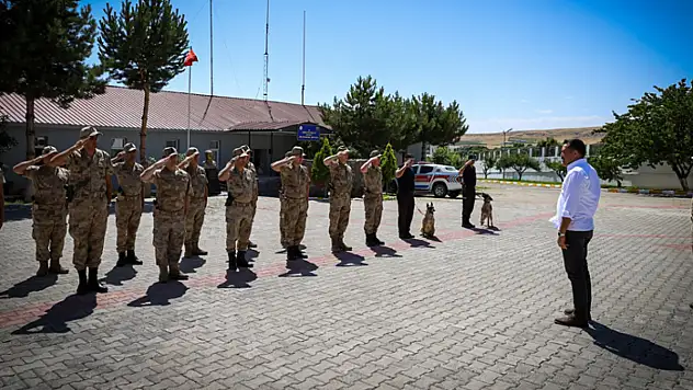 Türkmenoğlu'ndan jandarma karakoluna ziyaret