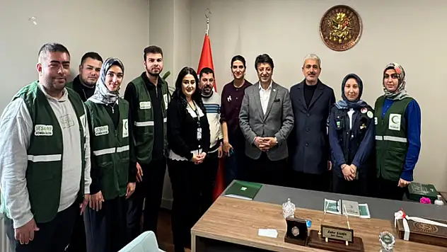 Türkmenoğlu'ndan Yeşilay Van Şubesi'ne ziyaret