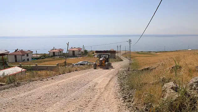 Tuşba Belediyesi, sahil yollarını yeniliyor