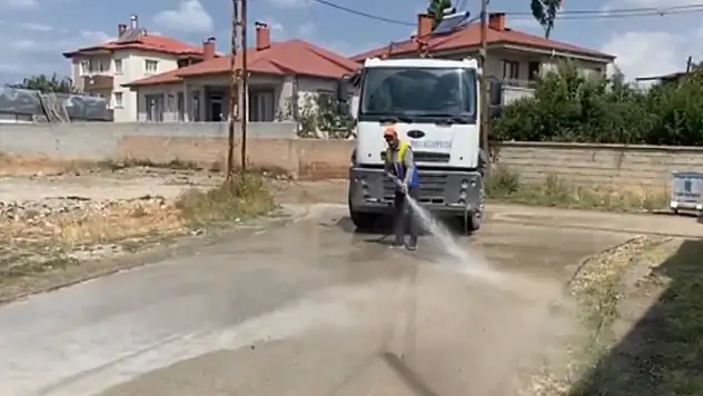 Tuşba Belediyesi temizlik çalışmalarını sürdürüyor