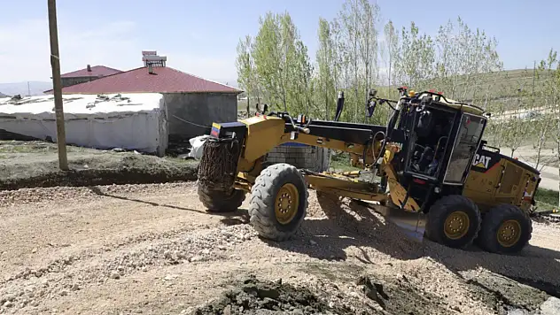 Tuşba'da altapı ve yol çalışmaları sürüyor