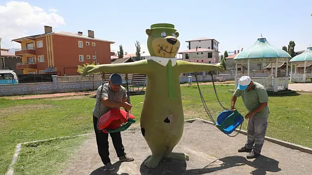 Tuşba'da parklarda bakım onarım çalışması
