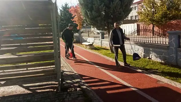 Tuşba'da parklarda temizlik çalışması