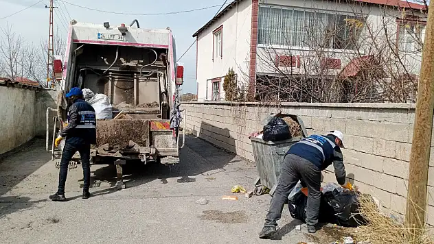 Tuşba'da temizlik ekipleri sahada