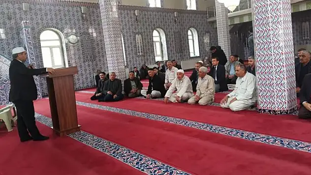 Tutak'ta hacı adayları kutsal topraklara uğurlandı