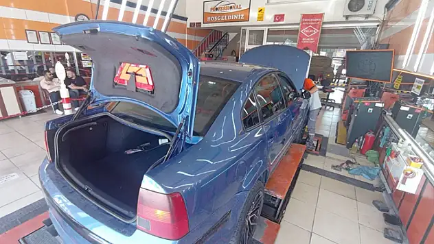 Üç aracı birleştirip bir otomobil yaptılar