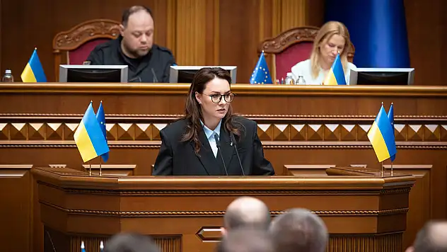 Ukrayna hükümetinden 18-22 yaş arası erkeklerin yurt dışına çıkışına onay