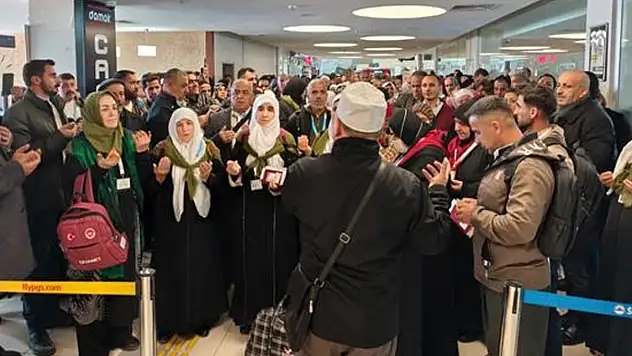 Umreye giden vatandaşlar kutsal topraklara Van'dan uğurlandı