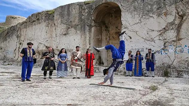 Urartuların kalesinde Urartu konulu oyun sahnelendi