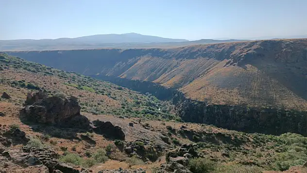 Usta fotoğrafçıdan hayran bıraktıran Erciş Deliçay kanyonu görüntüsü