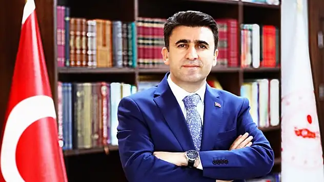 Vali Aygöl, tebrik çiçeklerini şehit ailelerine gönderdi