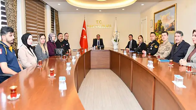 Vali Balcı, 112 Acil Çağrı Merkezi çalışanlarını ağırladı