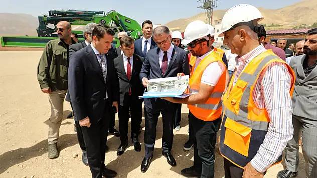 Vali Balcı Başkale Devlet Hastanesi inşaatını inceledi