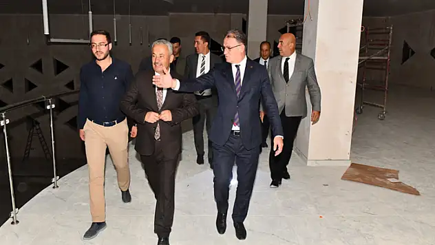 Vali Balcı, Buz Pateni Sarayı inşaatını inceledi