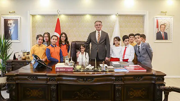 Vali Balcı çocukları ağırladı