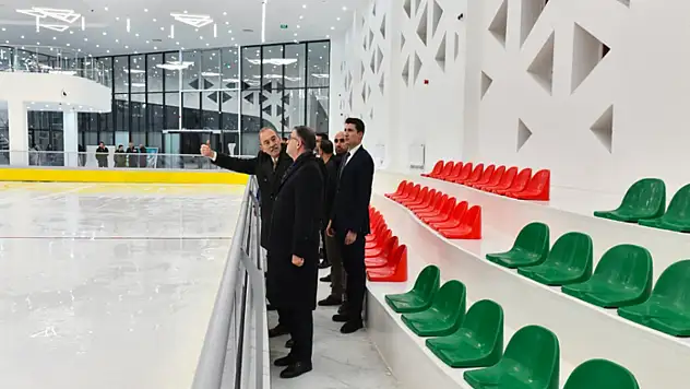 Vali Balcı, Edremit'teki buz pateni pistinde incelemelerde bulundu