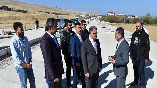 Vali Balcı Elmalık yolunda çalışmaları inceledi